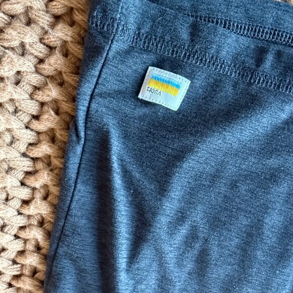 Vuori Strato Tech Tee Charcoal Heather Medium - Picture 3 of 5